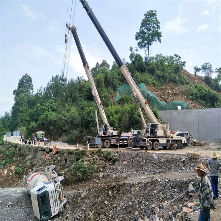 柘荣县汽车掉沟里叫吊车救援要多少钱