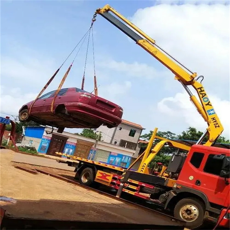 柘荣县吊车吊汽车的正确方法